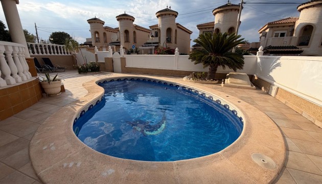 Videresalg - Detached Villa - Orihuela Costa - Villamartín