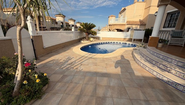 Videresalg - Detached Villa - Orihuela Costa - Villamartín