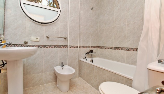 Videresalg - Detached Villa - Orihuela Costa - Villamartín