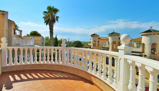 Videresalg - Detached Villa - Orihuela Costa - Villamartín