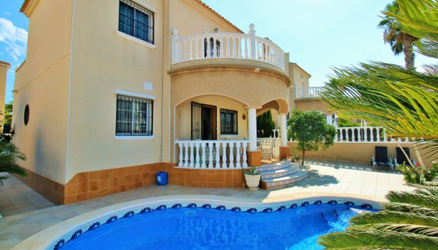 Videresalg - Detached Villa - Orihuela Costa - Villamartín