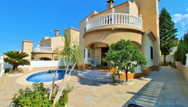 Videresalg - Detached Villa - Orihuela Costa - Villamartín