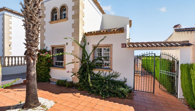 Videresalg - Detached Villa - Orihuela Costa - Villamartín