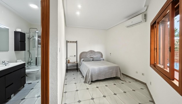Videresalg - Detached Villa - Orihuela Costa - Campoamor