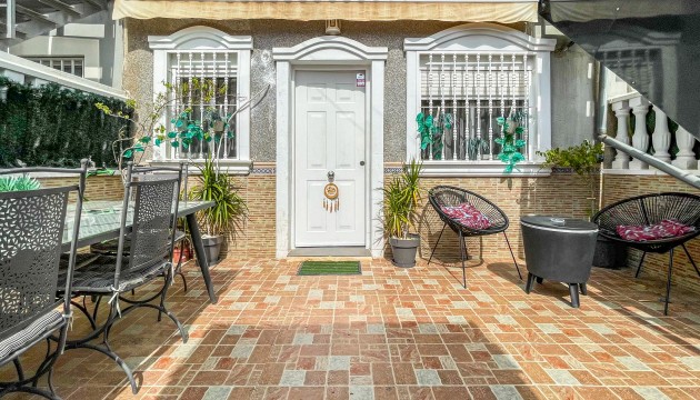 Resale - Bungalow - Torrevieja - La Siesta - El Salado -  Torreta
