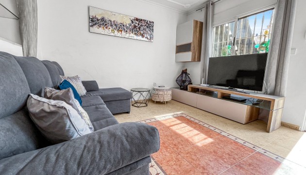 Resale - Bungalow - Torrevieja - La Siesta - El Salado -  Torreta