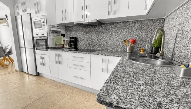 Resale - Bungalow - Torrevieja - La Siesta - El Salado -  Torreta