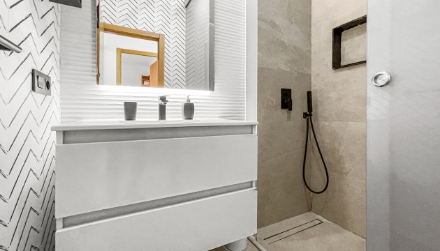 Resale - Bungalow - Torrevieja - La Siesta - El Salado -  Torreta