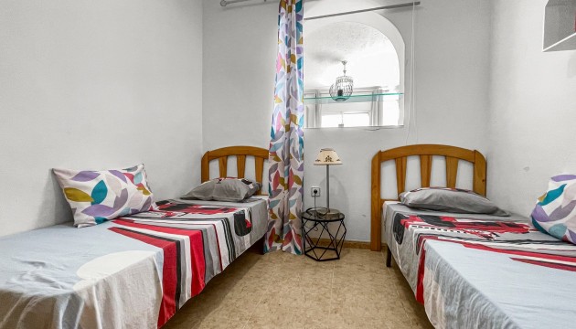 Resale - Bungalow - Torrevieja - La Siesta - El Salado -  Torreta