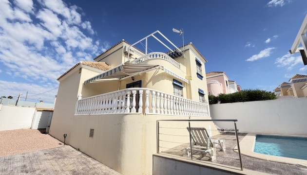 Odsprzedaż - Detached Villa - Orihuela Costa - Villamartín