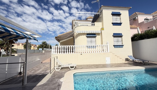 Odsprzedaż - Detached Villa - Orihuela Costa - Villamartín