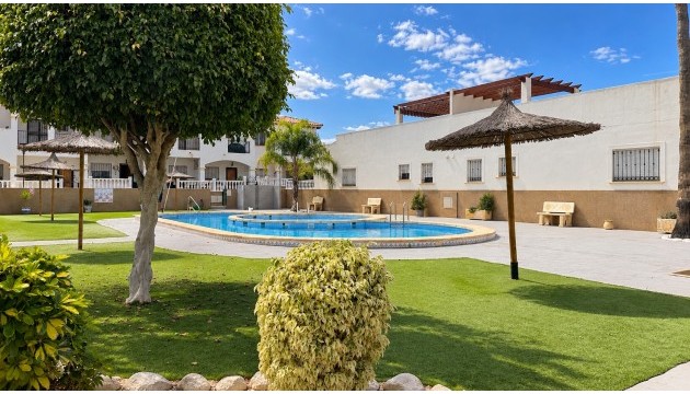 Odsprzedaż - Bungalow - Orihuela Costa - Punta Prima