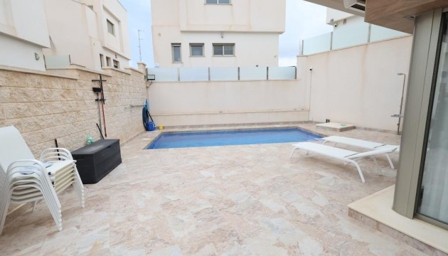Odsprzedaż - Detached Villa - Orihuela Costa - Villamartín