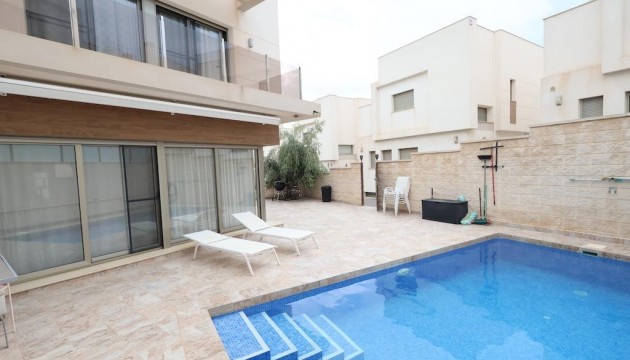 Odsprzedaż - Detached Villa - Orihuela Costa - Villamartín