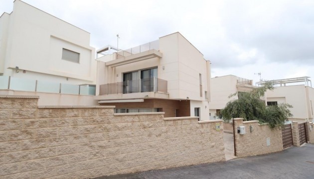 Odsprzedaż - Detached Villa - Orihuela Costa - Villamartín