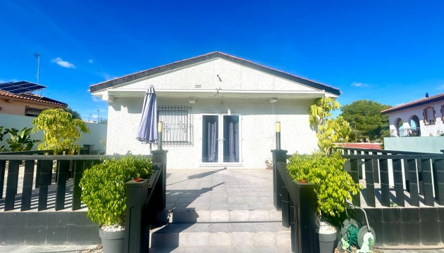 Videresalg - Detached Villa - Pilar de la Horadada - Pinar de Campoverde
