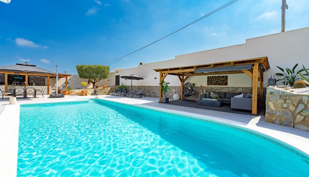 Videresalg - Detached Villa - Orihuela Costa - Villamartín