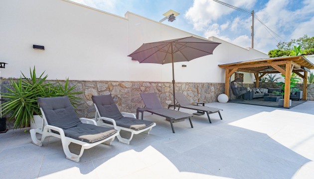 Videresalg - Detached Villa - Orihuela Costa - Villamartín