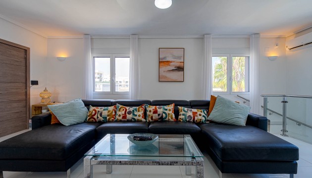 Videresalg - Detached Villa - Orihuela Costa - Villamartín