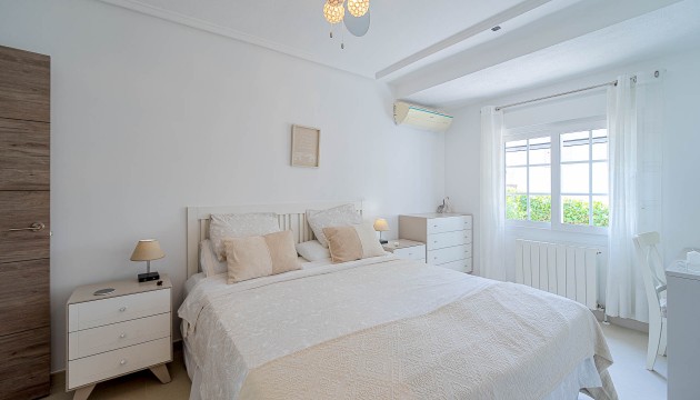 Videresalg - Detached Villa - Orihuela Costa - Villamartín