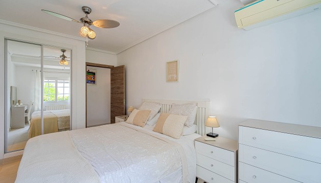 Videresalg - Detached Villa - Orihuela Costa - Villamartín