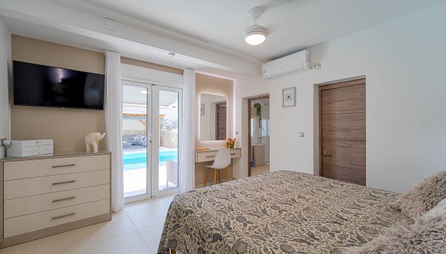 Videresalg - Detached Villa - Orihuela Costa - Villamartín