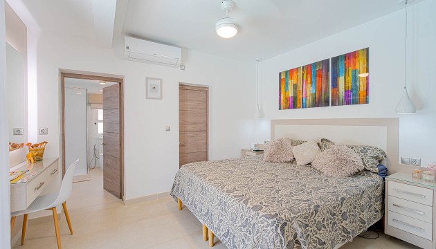 Videresalg - Detached Villa - Orihuela Costa - Villamartín