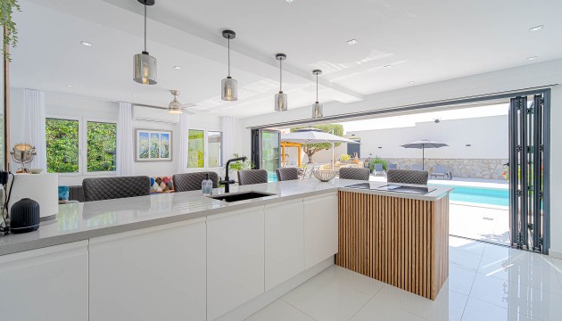 Videresalg - Detached Villa - Orihuela Costa - Villamartín