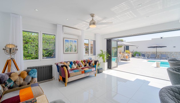 Videresalg - Detached Villa - Orihuela Costa - Villamartín