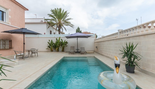 Resale - Semi Detached Villa - Orihuela Costa - Punta Prima