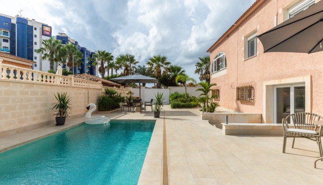 Resale - Semi Detached Villa - Orihuela Costa - Punta Prima