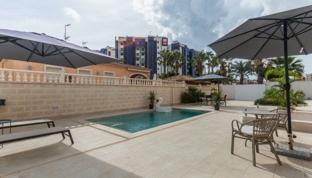 Resale - Semi Detached Villa - Orihuela Costa - Punta Prima