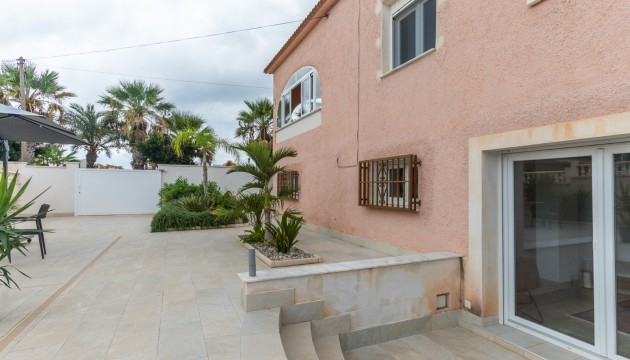 Resale - Semi Detached Villa - Orihuela Costa - Punta Prima