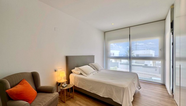 Reventa - Chalet Independiente - San Miguel de Salinas