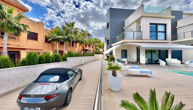 Reventa - Chalet Independiente - San Miguel de Salinas