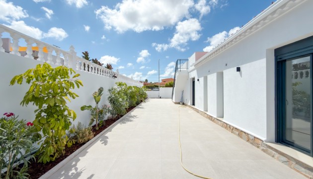 Wiederverkauf - Detached Villa - Torrevieja - La Siesta - El Salado -  Torreta