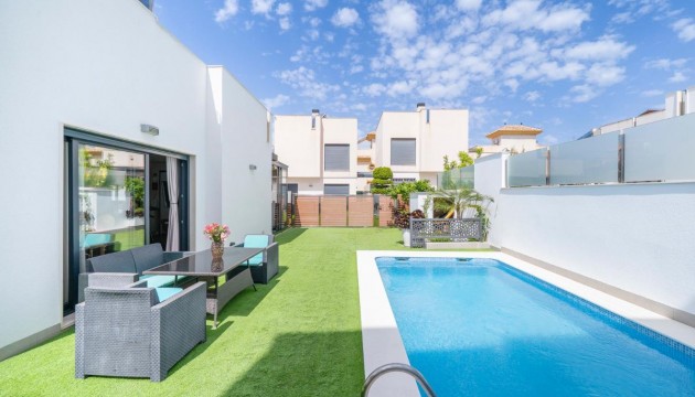 Reventa - Chalet Independiente - Torrevieja