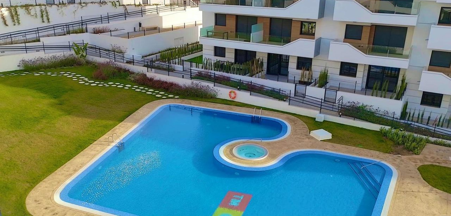 Apartment in Villamartin - Image 2